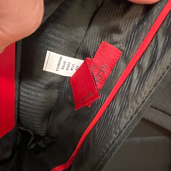 Alfani Men's Black Suit: $495 Retail - Picture 12 of 13